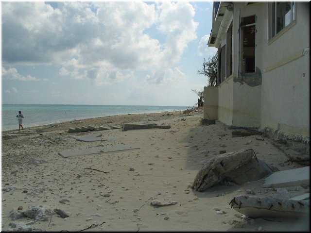 ocean-side-caymanchillin01.JPG