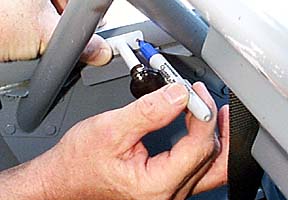 rv8-latch-4.jpg (17114 bytes)