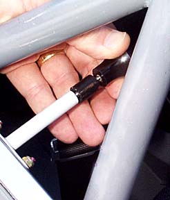 rv8-latch-7.jpg (16403 bytes)