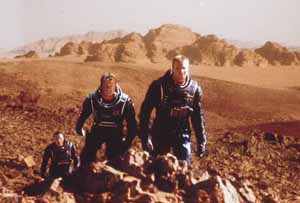From left, Tom Sizemore, Simon Baker and Val Kilmer survive on Mars even without their helmets in ''Red Planet,'' proving that you can't let a little thing like breathing interfere with your stars' close-ups.